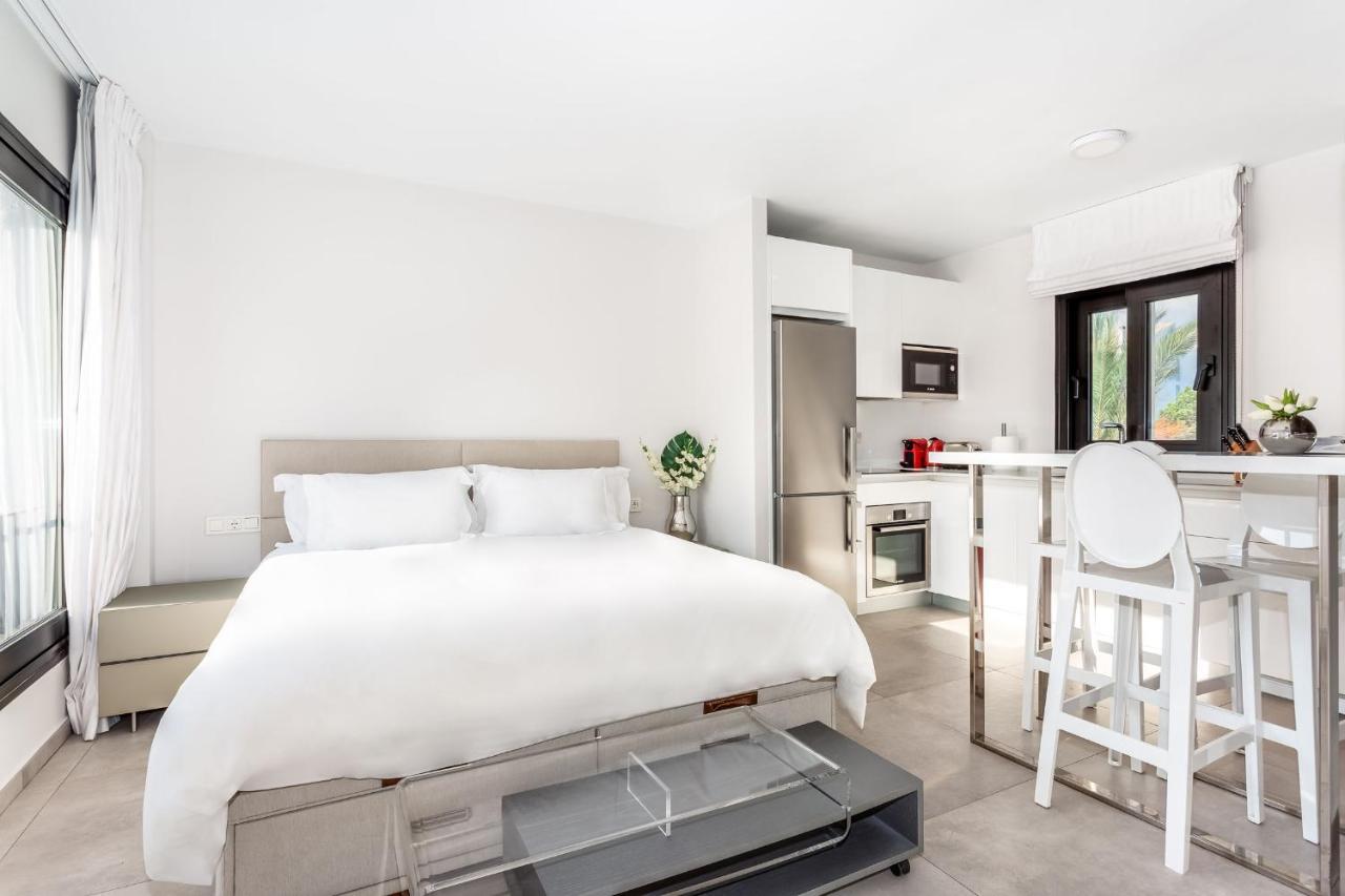 By Riva - Chic, Contemporary Studio In Puerto Banus Gardens Marbella Exterior photo